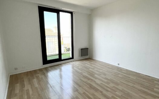 VENDU: BORDEAUX – SAINT GENES: Studio avec balcon et parking