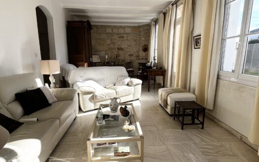 EXCLUSIVITÉ: LE BOUSCAT – Maison individuelle en pierre avec 5 chambres et jardin