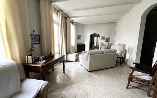 EXCLUSIVITÉ: LE BOUSCAT – Maison individuelle en pierre avec 5 chambres et jardin