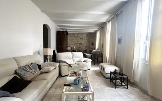 LE BOUSCAT: Maison individuelle T7 en Pierre avec jardin.