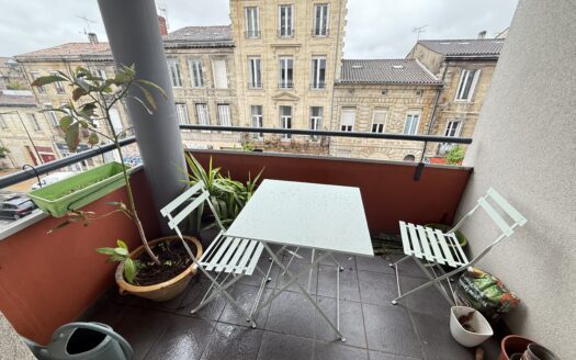 BORDEAUX: T2 avec terrasse et parking
