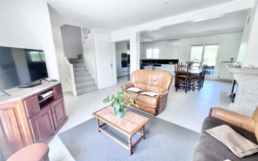 LE BOUSCAT: Maison T5 avec garage et grand jardin
